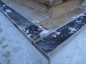 grit-tape-failure-on-wooden-steps-in-winter-01