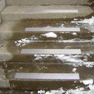 handi-treads-silver-steps-on-concrete-snow-05-600w